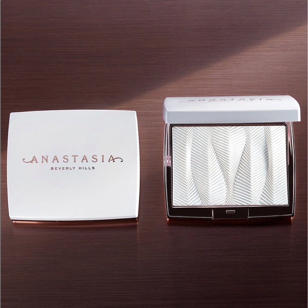 Anastasia Beverly Hills Iced Out Highlighter - Picture 3 of 12